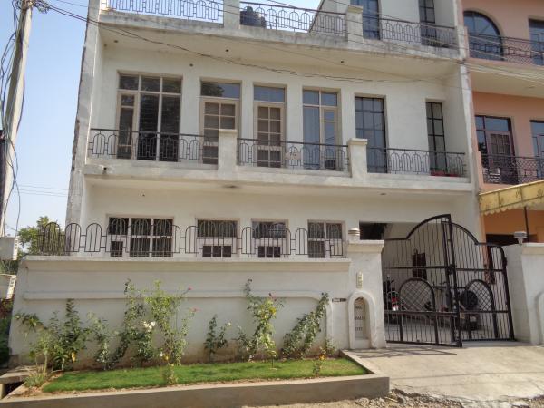 6 BHK Independent House / Villa / Bungalow for Sale of Built-up 2500 Sq.ft in Shivalik City Sector127 Mohali by Sarabjit Singh 6 BHK Independent House / Villa / Bungalow for Sale of Built-up 2500 Sq.ft in Shivalik City Sector127 Mohali by Sarabjit Singh