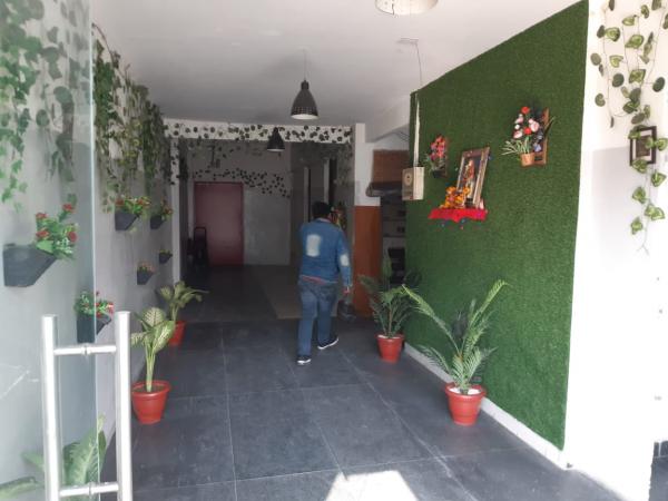 Built-up 1100 Sq.ft Office Space for Rent in Sector 63 Noida by Akash Singal Built-up 1100 Sq.ft Office Space for Rent in Sector 63 Noida by Akash Singal
