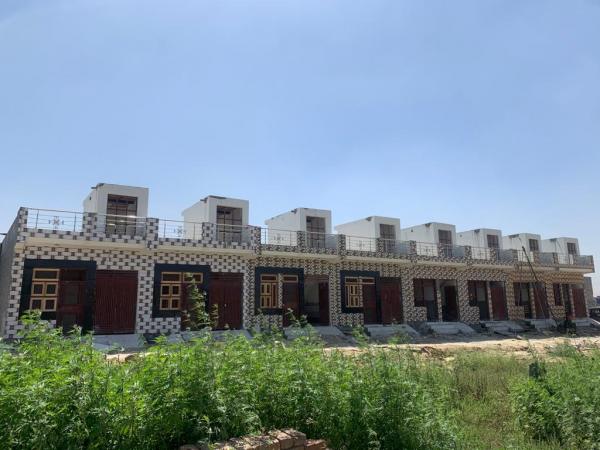 2 BHK Independent House / Villa / Bungalow for Sale of Plot 50 Sq.Yard in Gautam Budh Nagar by Taran Nagpal 2 BHK Independent House / Villa / Bungalow for Sale of Plot 50 Sq.Yard in Gautam Budh Nagar by Taran Nagpal