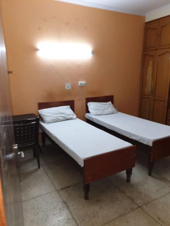 3 BHK Paying Guest for Rent of Built-up 250 Sq.ft in Sector 62 Noida by Nitin 3 BHK Paying Guest for Rent of Built-up 250 Sq.ft in Sector 62 Noida by Nitin