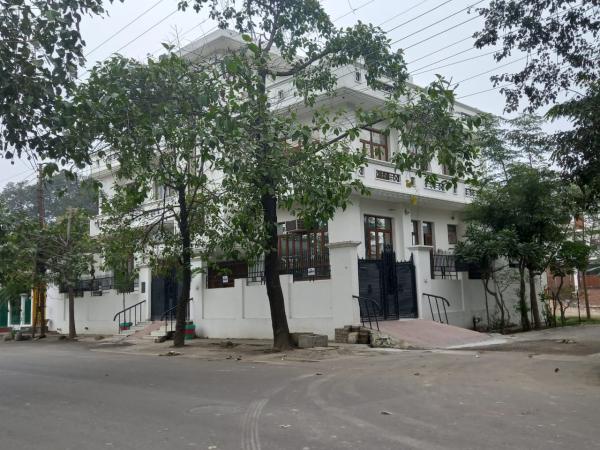 Built-up 1750 Sq.ft Commercial Space for Rent in Gomti Nagar Lucknow by AVINASH PANDEY Built-up 1750 Sq.ft Commercial Space for Rent in Gomti Nagar Lucknow by AVINASH PANDEY