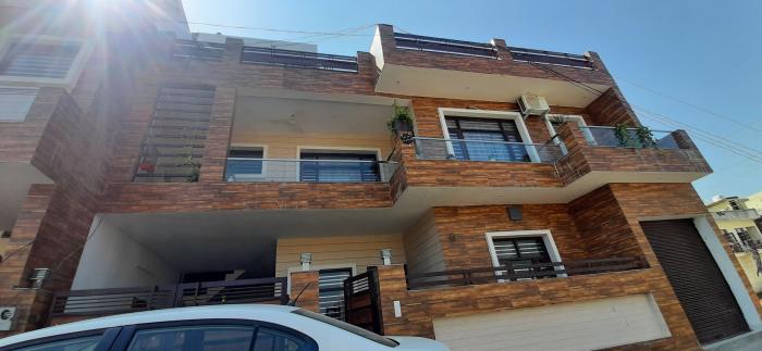Independent House / Villa / Bungalow for Sale of Built-up 5200 Sq.ft in Sector 12 Chandigarh by Avinav Thakur Independent House / Villa / Bungalow for Sale of Built-up 5200 Sq.ft in Sector 12 Chandigarh by Avinav Thakur