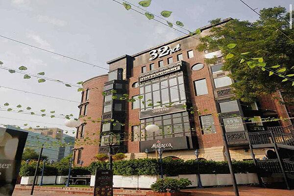 Carpet 100 Sq.ft Retail Space for Sale in The Galleries Sector 15 II Gurgaon by Mohit pun Carpet 100 Sq.ft Retail Space for Sale in The Galleries Sector 15 II Gurgaon by Mohit pun