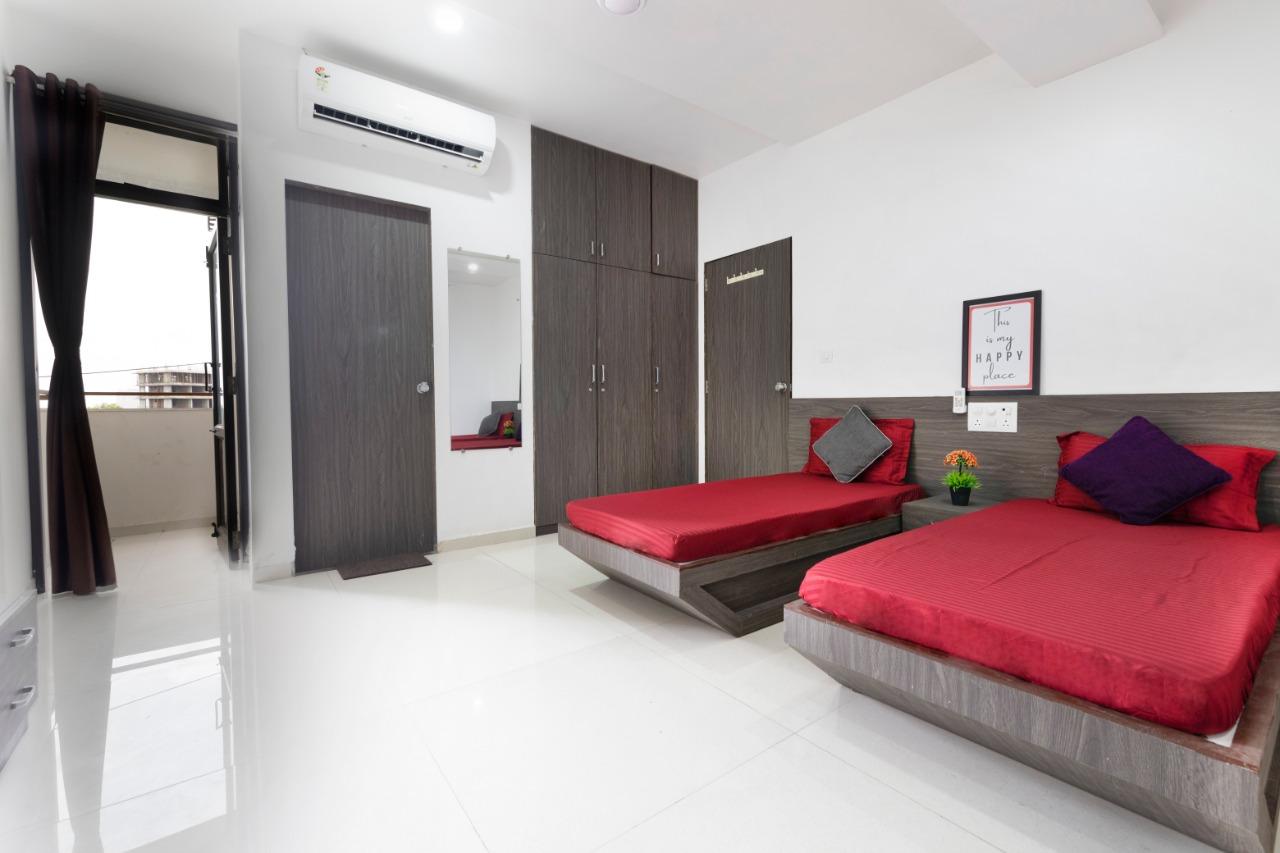  Paying Guest for Rent of Built-up 150 Sq.ft in Optimize Elegance Thaltej Ahmedabad by kripal homes