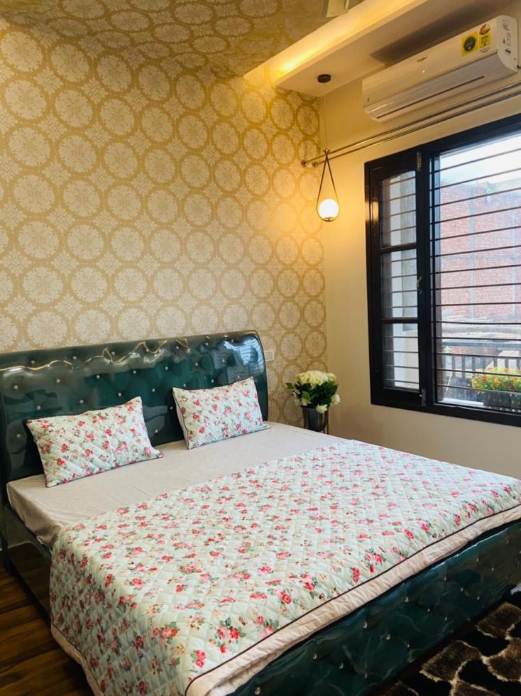 2 BHK Flat for Sale of Built-up 900 Sq.ft in Shivalik City Sector127 Mohali by Saurabh 2 BHK Flat for Sale of Built-up 900 Sq.ft in Shivalik City Sector127 Mohali by Saurabh
