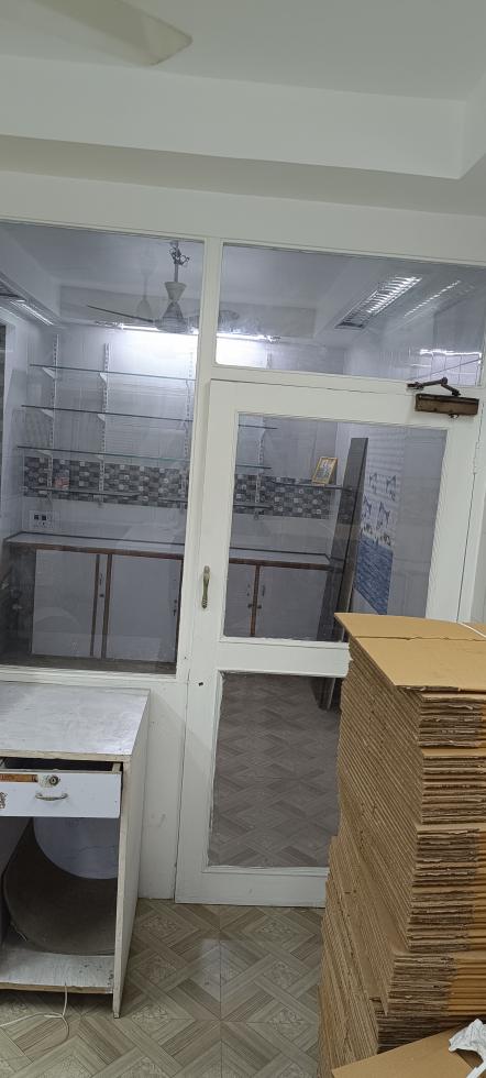 Built-up 650 Sq.ft Commercial Space for Rent in Kankaria Ahmedabad by Laju Built-up 650 Sq.ft Commercial Space for Rent in Kankaria Ahmedabad by Laju