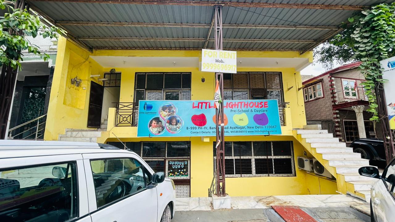 Built-up 2700 Sq.ft Commercial Showroom for Rent in Aaya Nagar New Delhi by Jatin Built-up 2700 Sq.ft Commercial Showroom for Rent in Aaya Nagar New Delhi by Jatin