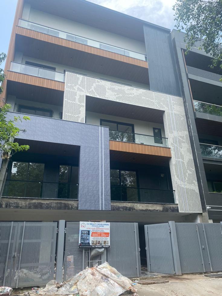 4 BHK Full Floor for Sale of Built-up 2500 Sq.ft in DLF Phase 2 Gurgaon by C V Realty 4 BHK Full Floor for Sale of Built-up 2500 Sq.ft in DLF Phase 2 Gurgaon by C V Realty