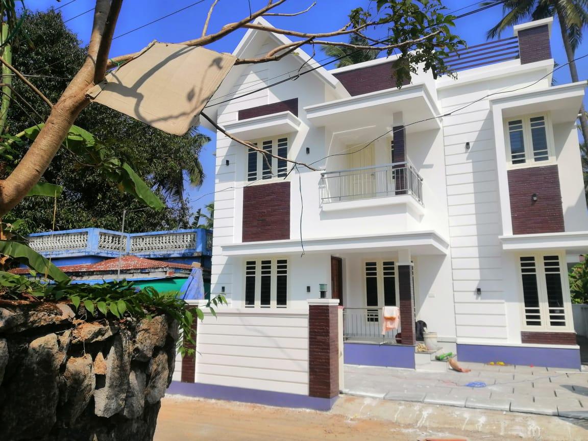 4 BHK Independent House / Villa / Bungalow for Sale of Built-up 1700 Sq.ft in Thrissur by Rahim 4 BHK Independent House / Villa / Bungalow for Sale of Built-up 1700 Sq.ft in Thrissur by Rahim
