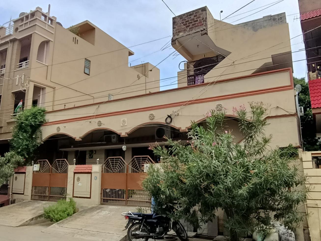 Built-up 250 Sq.Yard Commercial Space for Sale in Amaravathi Road Guntur by Sampath Kumar Abbaraju Built-up 250 Sq.Yard Commercial Space for Sale in Amaravathi Road Guntur by Sampath Kumar Abbaraju