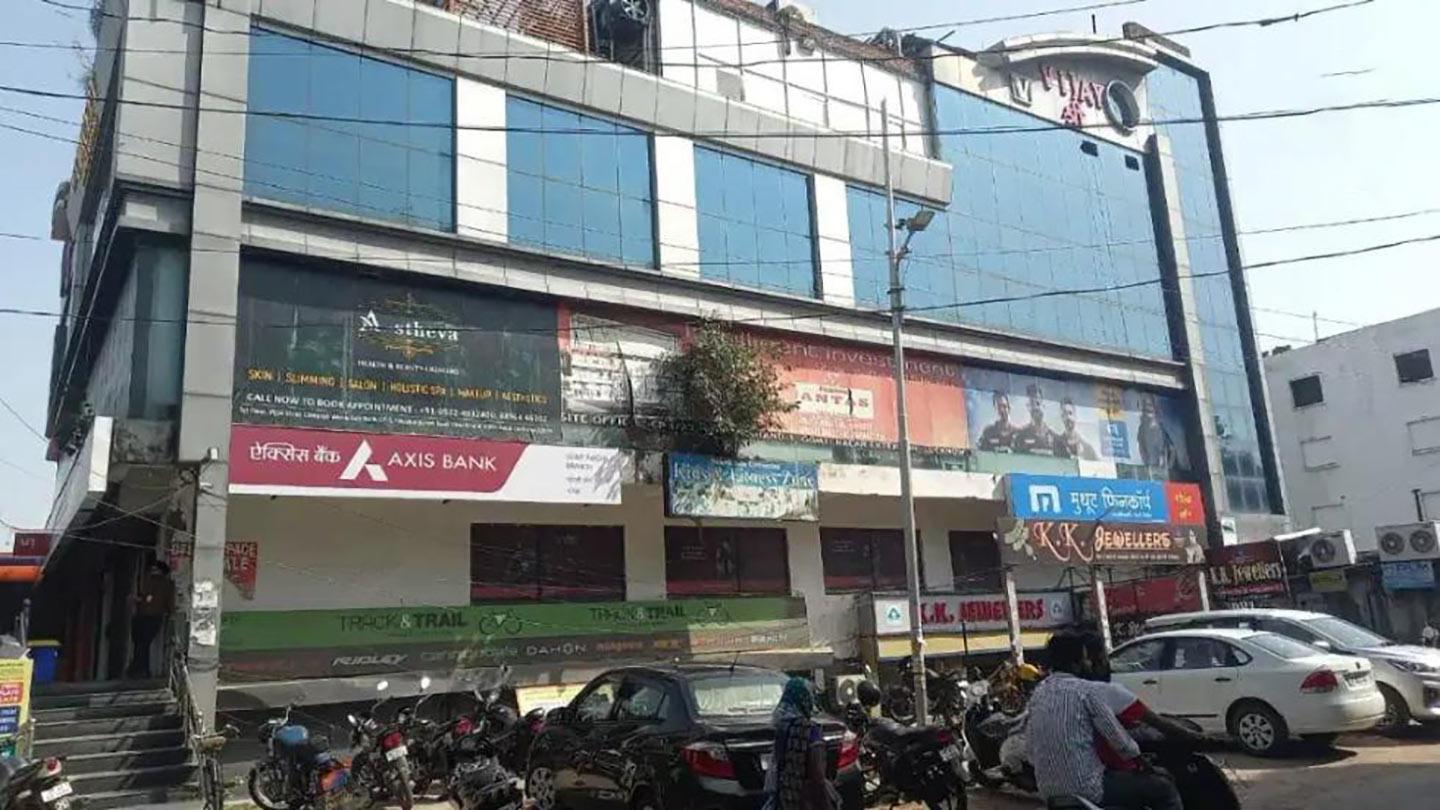 Built-up 1800 Sq.ft Commercial Showroom for Sale in Vijay Shrees Antas Shopping Mall & Multiplex Gomti Nagar Lucknow by Vaishnavi Tiwari Built-up 1800 Sq.ft Commercial Showroom for Sale in Vijay Shrees Antas Shopping Mall & Multiplex Gomti Nagar Lucknow by Vaishnavi Tiwari