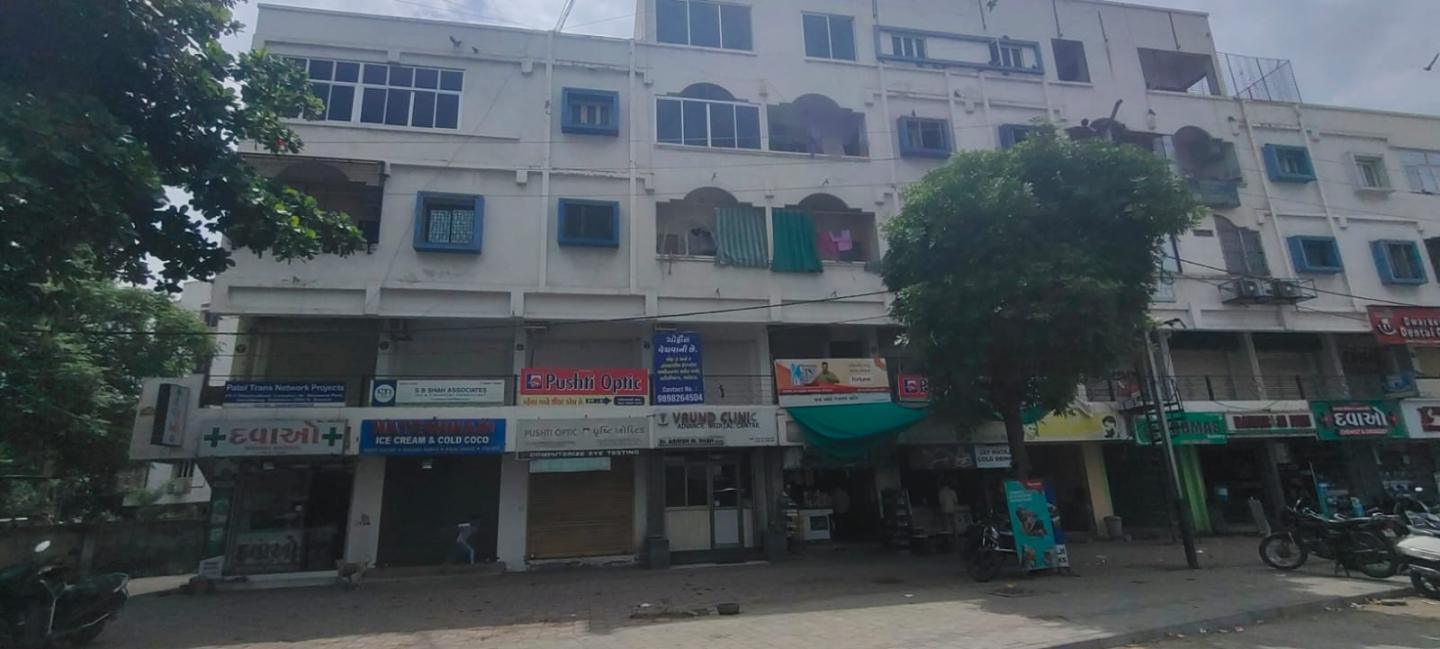 Carpet 200 Sq.ft Commercial Space for Rent in Dwarikadish Complex Amit Nagar Vadodara by Alpesh Shah Carpet 200 Sq.ft Commercial Space for Rent in Dwarikadish Complex Amit Nagar Vadodara by Alpesh Shah