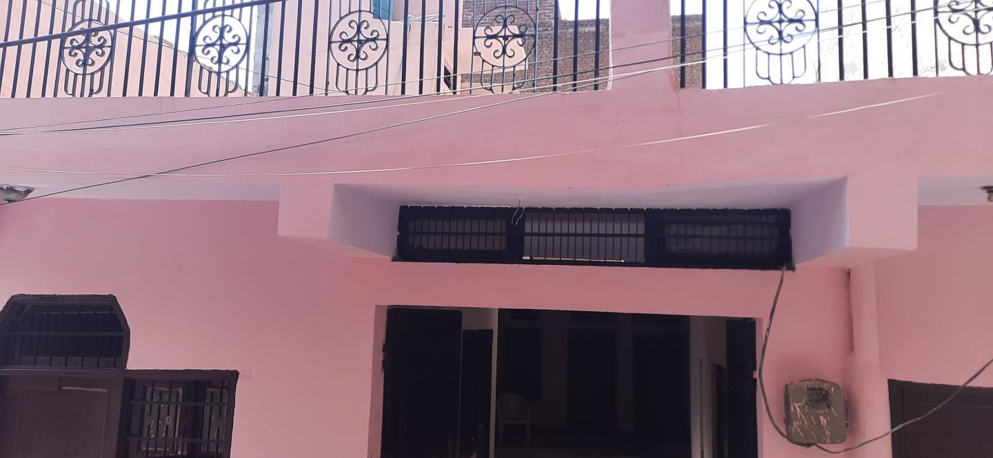 1 RK Independent House / Villa / Bungalow for Rent of Built-up 400 Sq.ft in Badkhal Village Faridabad by Anup Garg 1 RK Independent House / Villa / Bungalow for Rent of Built-up 400 Sq.ft in Badkhal Village Faridabad by Anup Garg