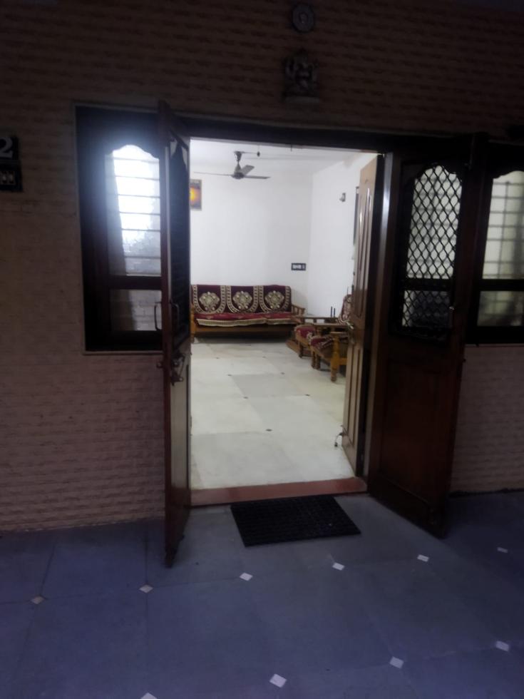 2 BHK Independent House / Villa / Bungalow for Rent of Carpet 1500 Sq.ft in Satellite Ahmedabad by M S Patil 2 BHK Independent House / Villa / Bungalow for Rent of Carpet 1500 Sq.ft in Satellite Ahmedabad by M S Patil