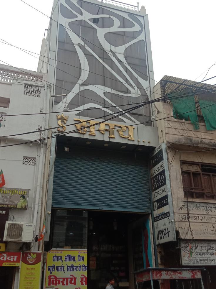 Built-up 2500 Sq.ft Commercial Showroom for Rent in   by Anand Gour