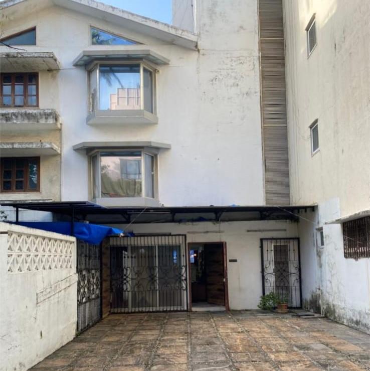 4 BHK Row House for Sale of Carpet 4000 Sq.ft in Juhu Mumbai by Dinesh Tripathi