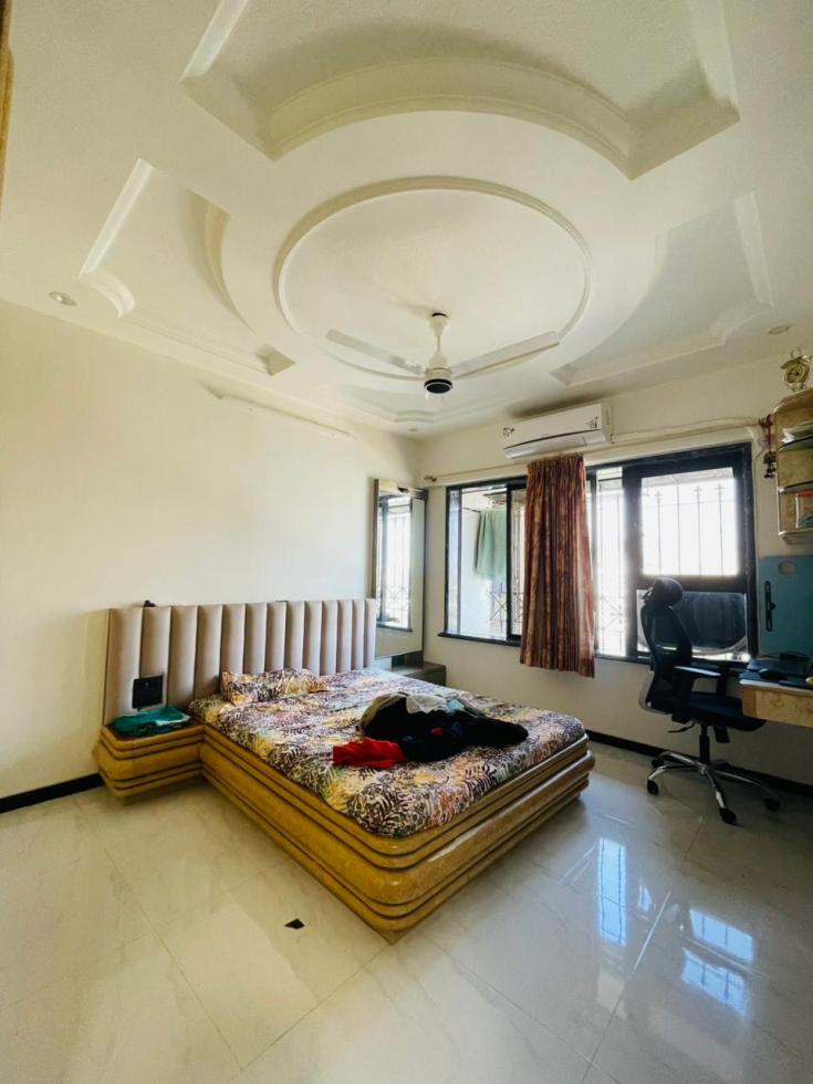 2 BHK Flat for Sale of Carpet 800 Sq.ft in Tulsi Tower Goregaon West Mumbai by Devang Shah