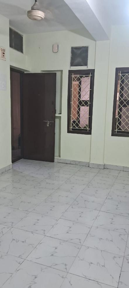 2 BHK Flat for Rent of Built-up 520 Sq.ft in Madley Apartment T Nagar Chennai by Kuppumani