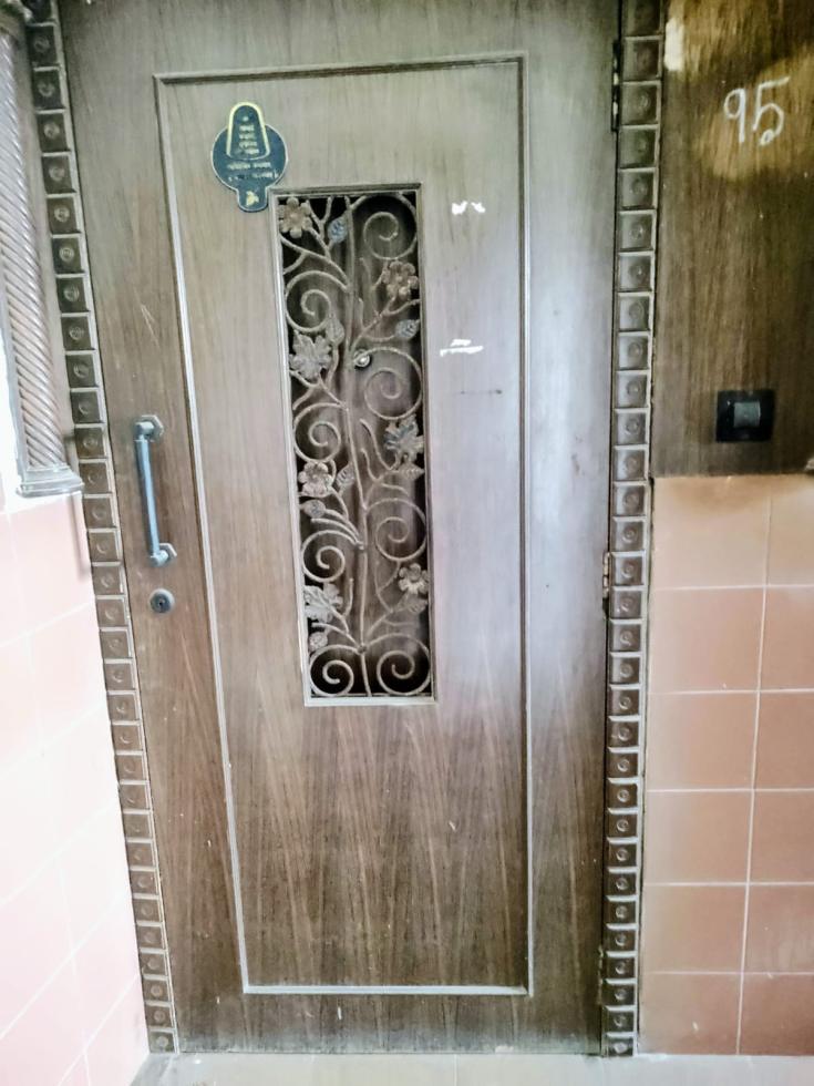 2 BHK Flat for Sale of Built-up 825 Sq.ft in Sumeru CHS Andheri West Mumbai by Ruchita Atish Saraviya
