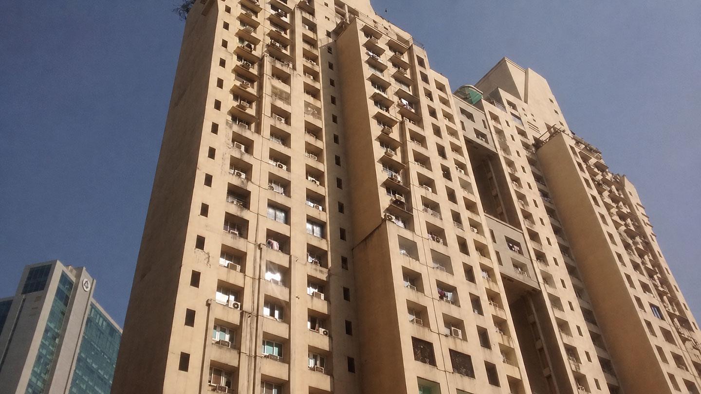1 BHK Flat for Sale of Built-up 650 Sq.ft in Lokhandwala Lady Ratan Tower Worli Mumbai by Robin