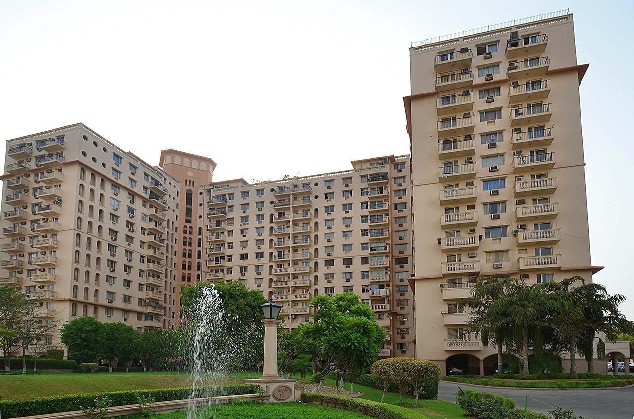 4 BHK Flat for Sale of Super Built-up 1701 Sq.ft in DLF Oakwood Estate DLF CITY PHASE 2 Gurgaon by Pratik 4 BHK Flat for Sale of Super Built-up 1701 Sq.ft in DLF Oakwood Estate DLF CITY PHASE 2 Gurgaon by Pratik